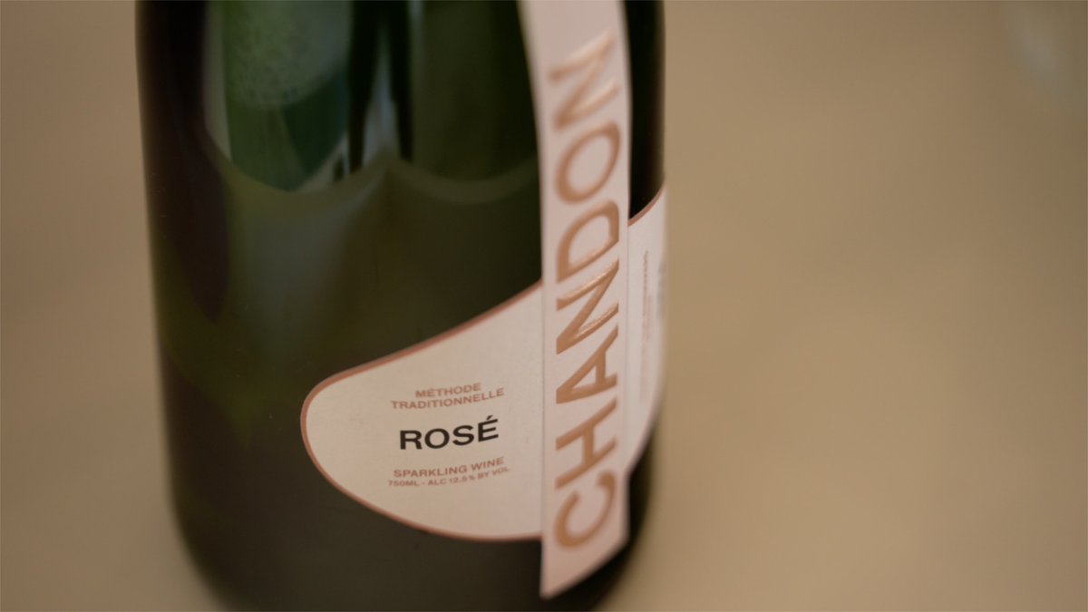 BorVilag's tweet photo. Do you wonder what the winemaker's tip is to enjoy a glass of brut or rosé sparkling from the Chandon cellar in India?
Subscribe to become a member &amp; have access to the fully digital guide to Indian wines. 
https://t.co/T6hpV8jPWL https://t.co/aDu53YmfyX