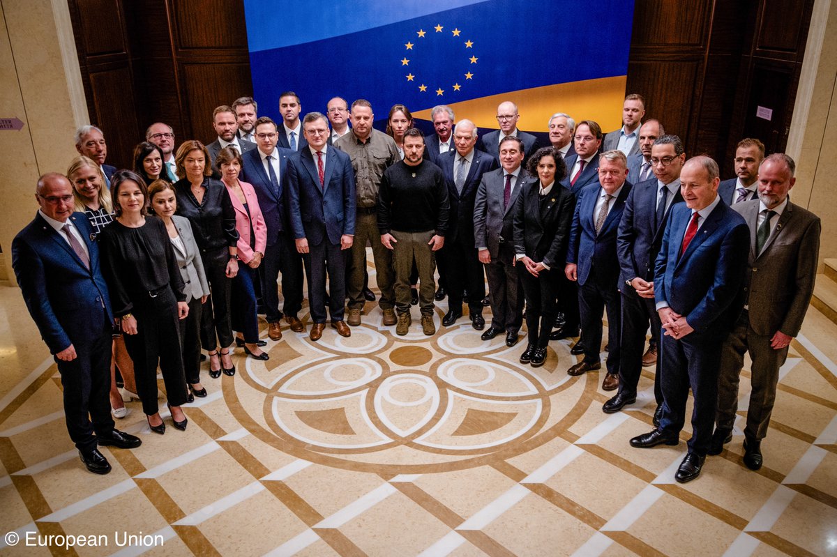 HankeBruinsSlot's tweet photo. Today in Kyiv, I witnessed firsthand the remarkable strength and resilience of the people of #Ukraine.

By fighting bravely against the Russians, they are also defending our freedom, security and stability. 

President @ZelenskyyUa, @DmytroKuleba, the EU stands by your side. https://t.co/dBFEGp3HNM