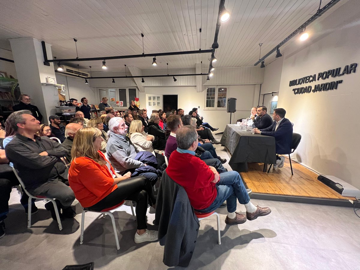 Pais_Productivo's tweet photo. Frente a una destacada convocatoria, se desarrolló el evento "Argentina, ¿al borde de una crisis terminal?"

🎙️Participaron Emmanuel Álvarez Agis, de @pxqconsultora, con Belén Lo Russo de @BaigorriaInd y @andreslerner90

👏Agradecemos su presencia y la de cada una de las personas https://t.co/qYVewwFpYA