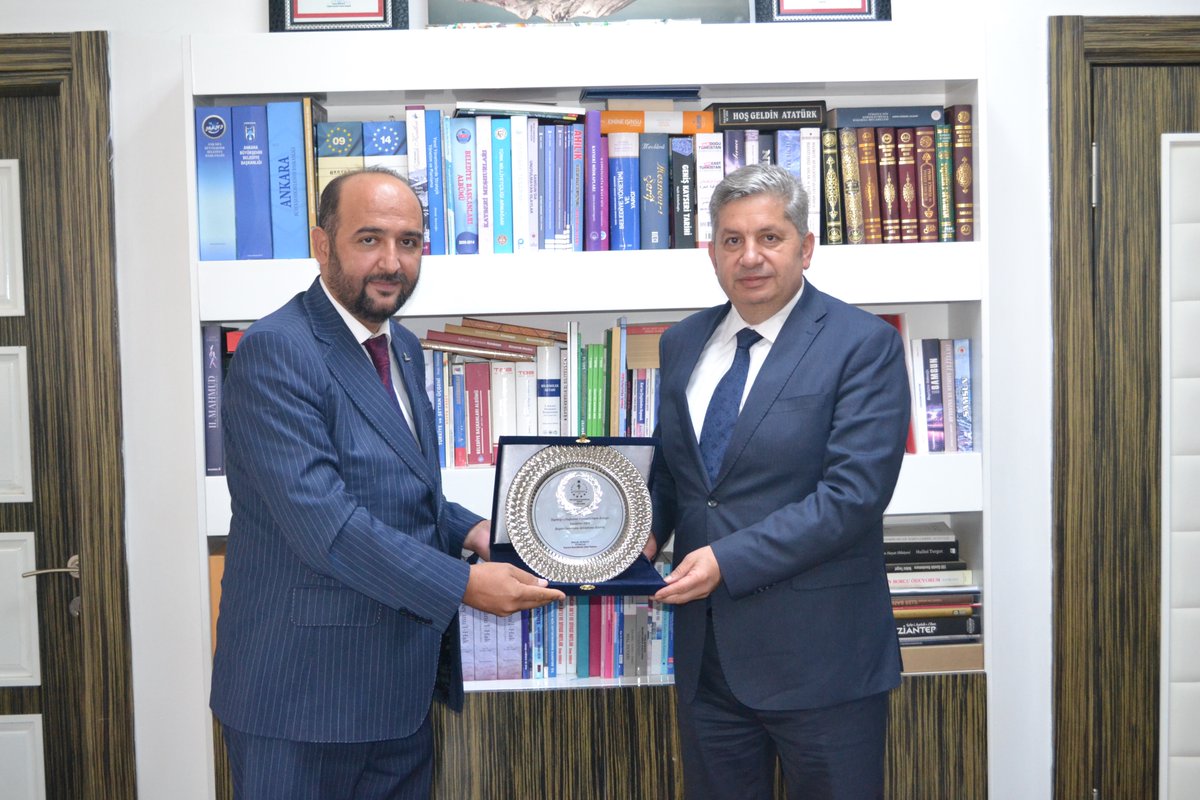 TÜMSİAD Kayseri Koordinatör Şube Başkanımız İsmail Dursun ve Yönetim Kurulu Üyelerimiz, Bünyan Belediye Başkanımız Sayın Özkan Altun beyefendileri makamında ziyaret ettiler. Misafirperverlikleri için Sayın Başkanımıza teşekkür ederiz. <a href="/ozkanaltunbskn/">ÖZKAN ALTUN</a> <a href="/bunyanbelediye/">Bünyan Belediyesi</a>