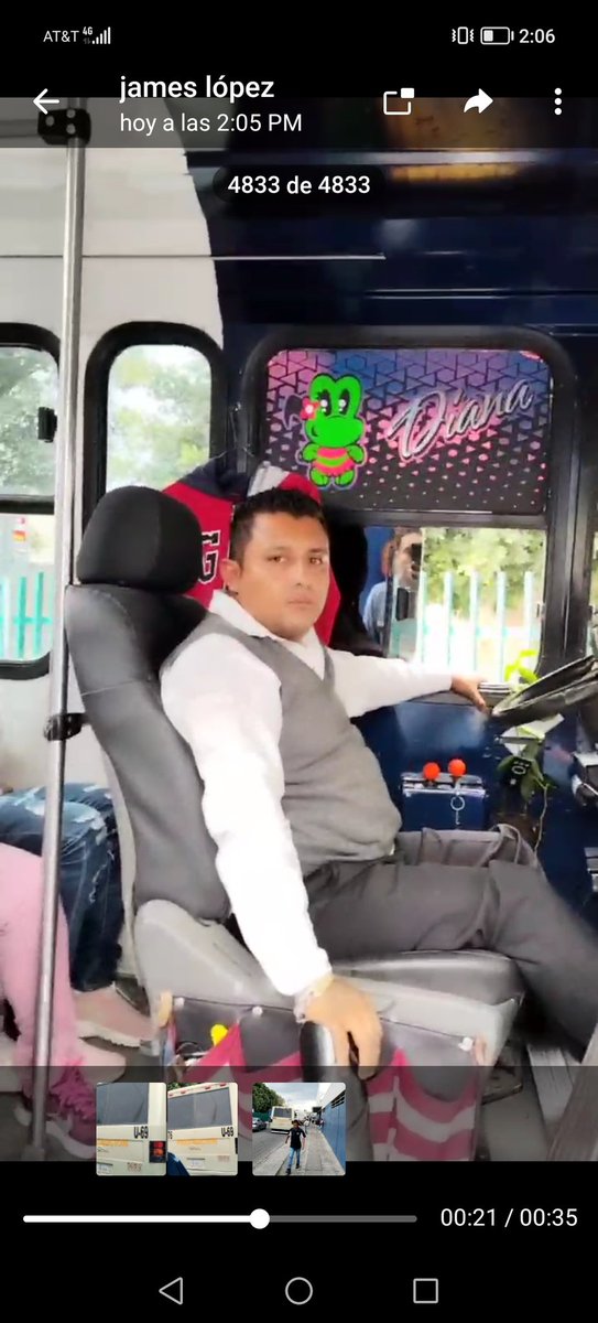 elincorrectosoy's tweet photo. #Indignante🚨|El chofer de la ruta 76 U 69 alias "el banquetas", se subió a la banqueta en la 9 ote, y estuvo a punto de atropellar al reportero @JaimeComunidad3, si bien, no lo hizo, sí lo golpeo con su espejo, ante el reclamó, cerró la puerta muy cobardemente; ¿te subirías ahí? https://t.co/wMasmd1Udd