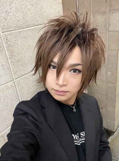 ニューヨークのマンハッタン辺りで逆毛を入れて筋盛りをしたこういう