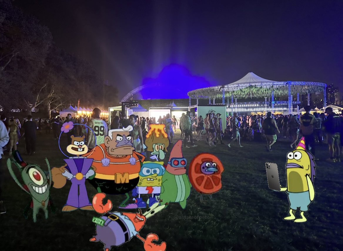 AStateofPete's tweet photo. When you’re at the function and the squad gets a group picture https://t.co/o8wEOapfRD
