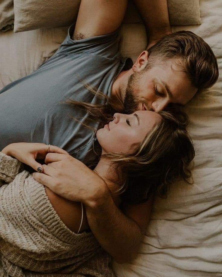 Tuecoenletras's tweet photo. Existe algo en ti, una especie de magia, un embrujo nocturno, susurros de, todo estará bien, estoy aquí, y ahí quiero quedarme, ahí, donde tus ojos y labios me piden que me quede para siempre. https://t.co/iwtZb1TyTY