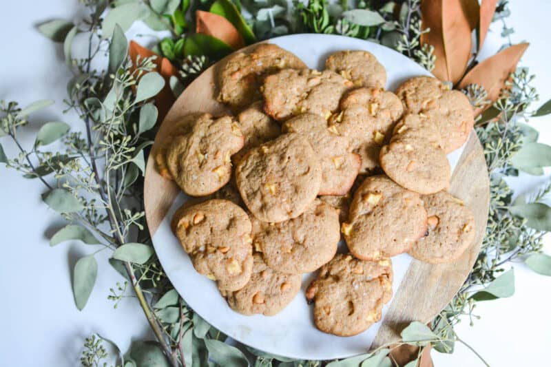 These Apple Butterscotch Cookies are the perfect fall dessert! With chunks of sweet apple and creamy butterscotch chips, these cake-like cookies are FULL of flavor! Your kids will LOVE them. cupcakesandcutlery.com/apple-buttersc…