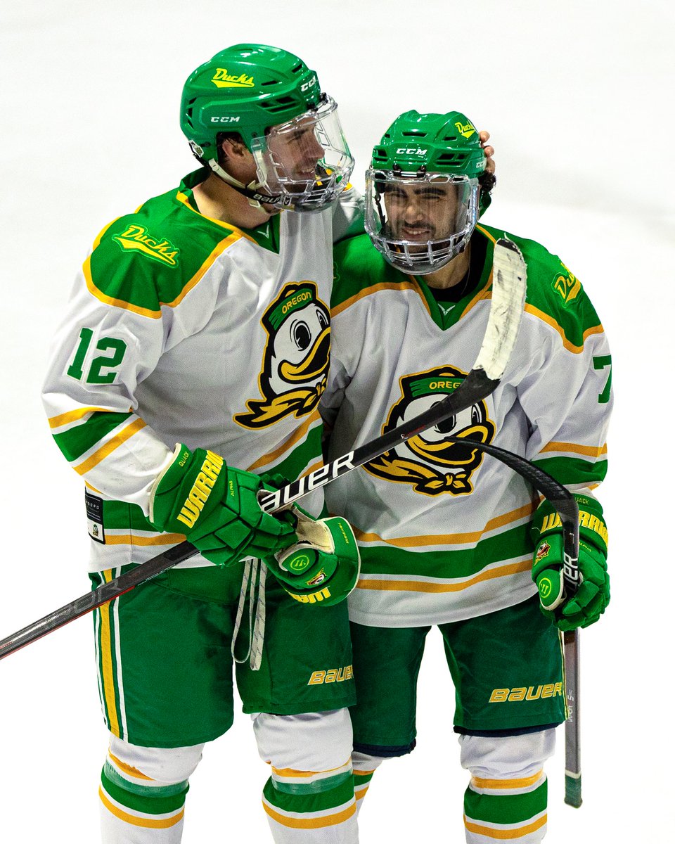 Blessing your feed with the best jersey in college hockey✨
