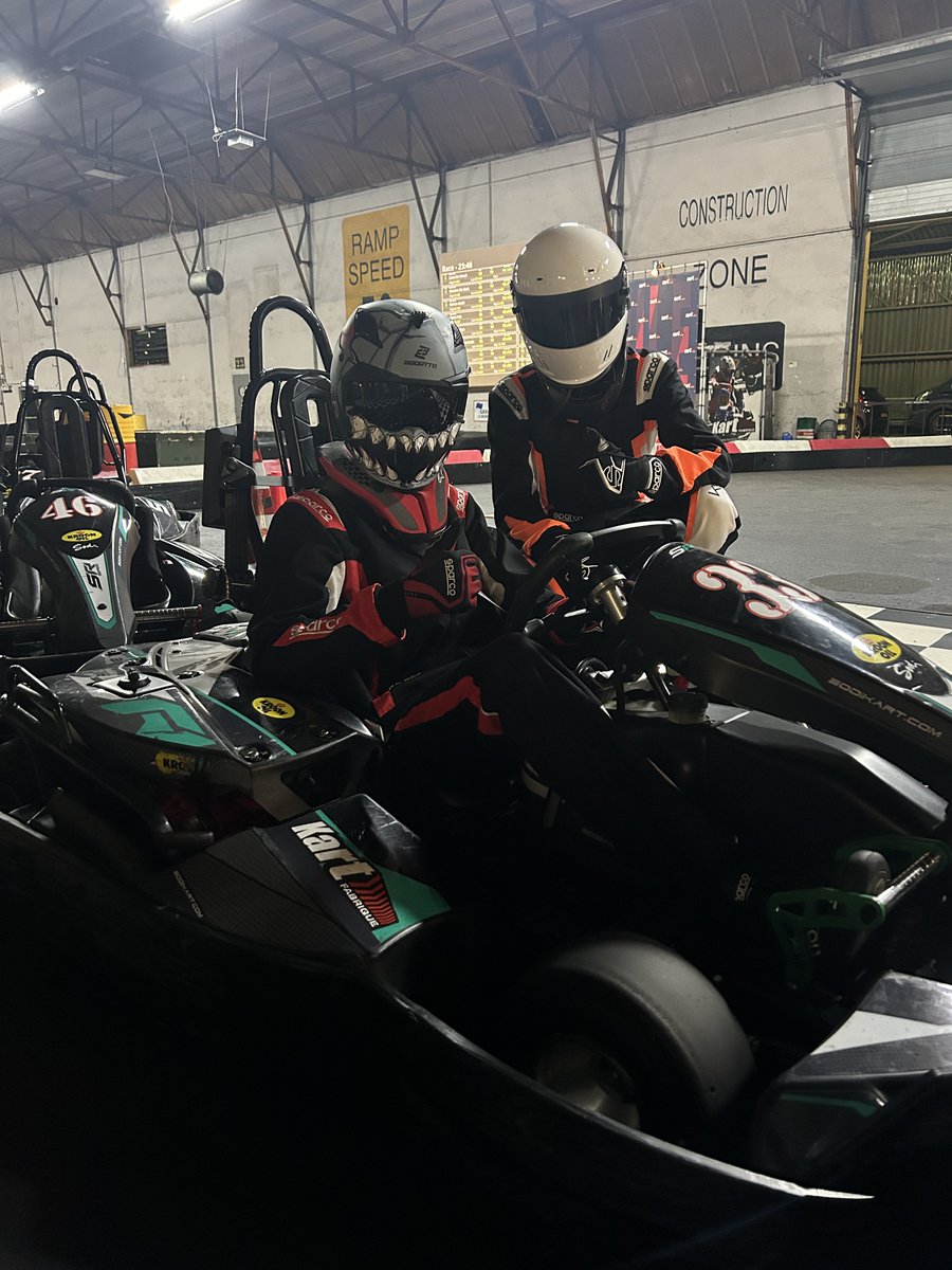 I finally got the <a href="/earthlingsland/">Earthlings.land</a> logo on the back of my go kart suit with my best friend @Gino_Blitz 🔥

Huge thanks to the <a href="/earthlingsland/">Earthlings.land</a> Team🙏

#earthlings to the moon 🚀🌑
#gokart #kartfabrique #HBARbarians #Hedera