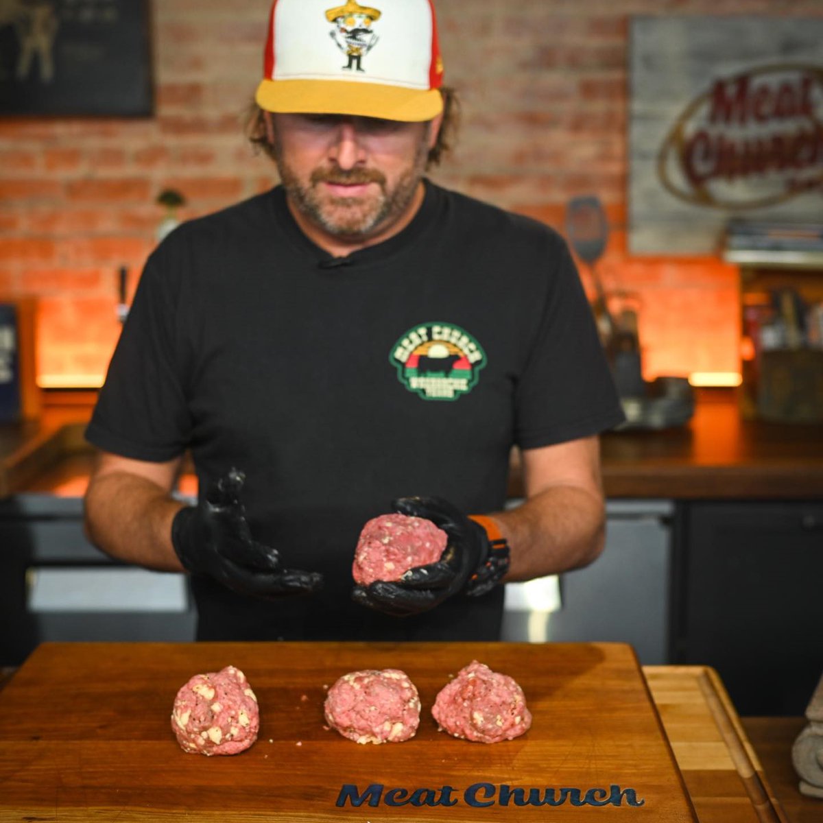 GShock_US's tweet image. It’s #MUDMASTERMONDAY💥and G-SHOCK can always stand the heat. How are you testing your limits this week?

@MeatChurch is getting down and dirty in the kitchen. ⏲️

⌚️: GGB100-1A9

#GSHOCK #gshockwatch #MUDMASTER