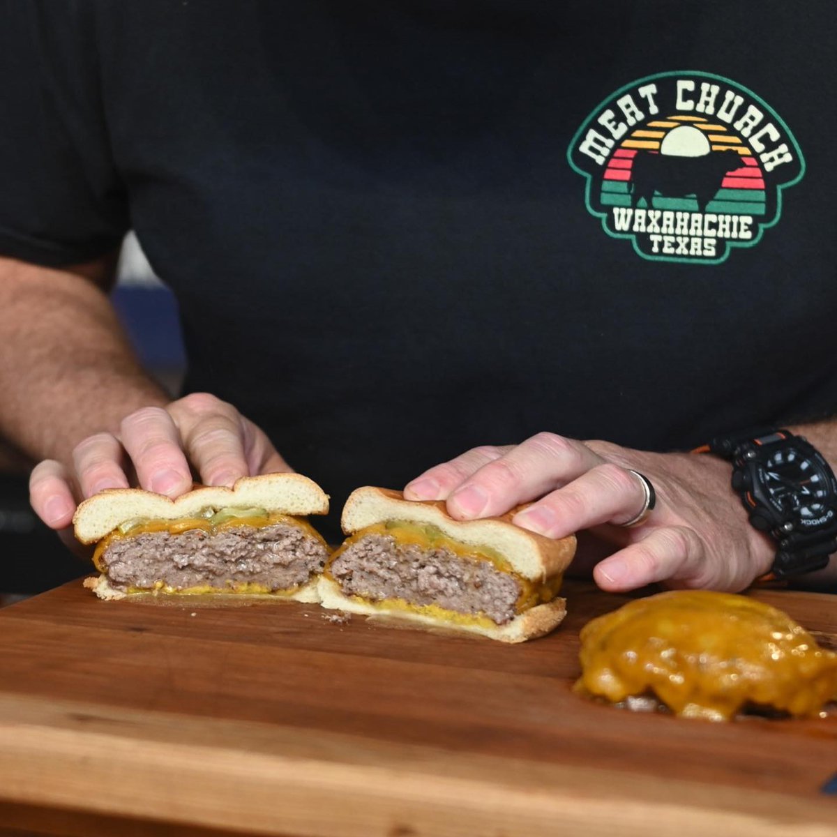 GShock_US's tweet image. It’s #MUDMASTERMONDAY💥and G-SHOCK can always stand the heat. How are you testing your limits this week?

@MeatChurch is getting down and dirty in the kitchen. ⏲️

⌚️: GGB100-1A9

#GSHOCK #gshockwatch #MUDMASTER