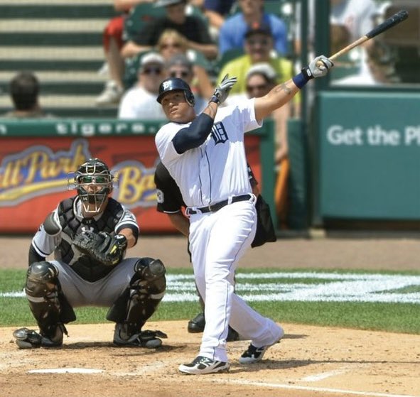 Miggysbat's tweet photo. Alright @tigers, I know this is a bit down the road, but this (his 300th home run) gets my vote as the image/sculpture to use for the inevitable Miguel Cabrera statue in left-centerfield.

#GraciasMiggy https://t.co/DoIixrKGYu