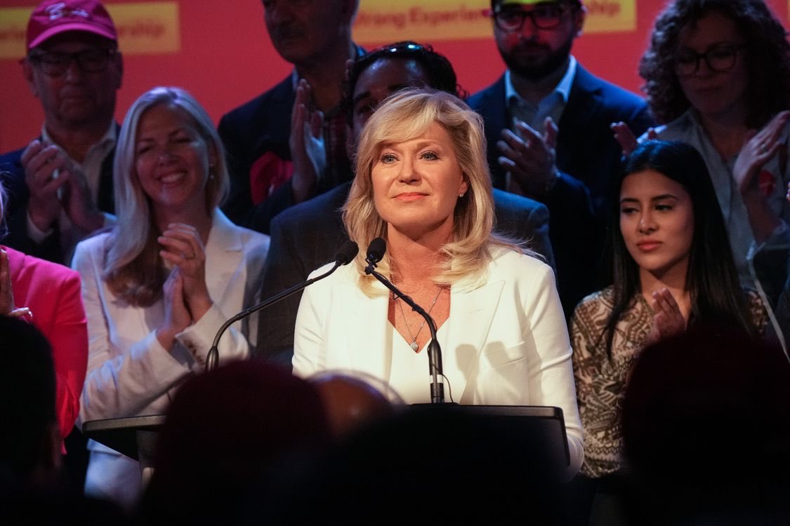 BigJMcC's tweet photo. That sound you hear is me falling off my chair laughing!
@l_stone Bonnie Crombie said those who have donated to her campaign shouldn’t be criticized for their professions.
#DevelopersRUs #onpoli #ONLiberal https://t.co/WdOzp8juAY https://t.co/QGL41Lc9I7