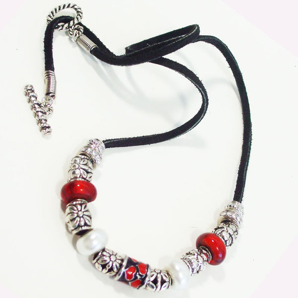 SandeeJene's tweet image. *Red designer beads with white and silver accent beads.   *Black leather cord neckwear. Silver toggle clasp.   *size: 22 inch around the neck.   JBSG   Buy Now: bit.ly/3ErSrMd   #LeatherJewelry   #BlackLeatherNecklace   #RedSilverBeadedLeatherNecklace    #OriginalJew ...