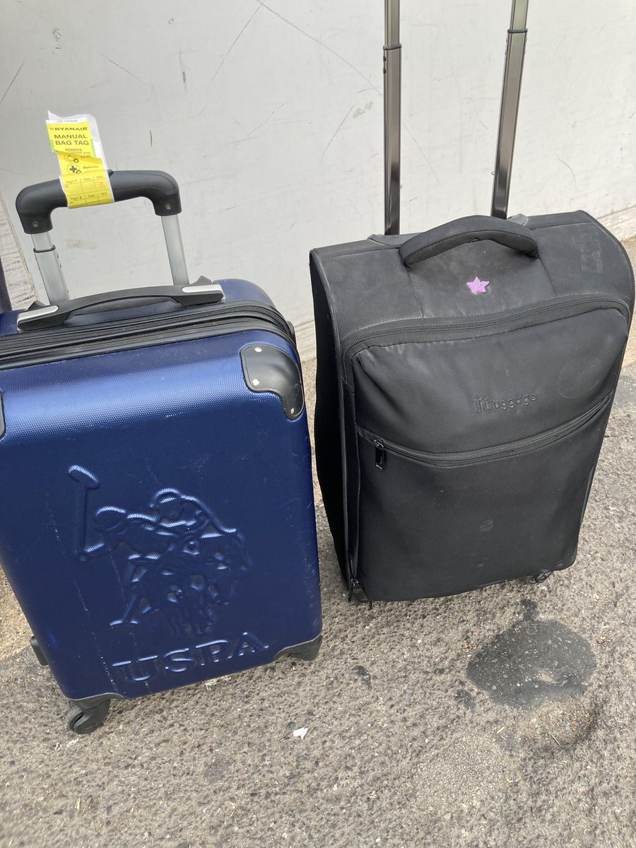 genpurpleriddi's tweet photo. @Ryanair @UK_CAA @Ryanair- why would you make us pay for a bag which is within your guidelines- charge some people and not charge others? Give me the answer. See the proof!!! https://t.co/dvSj2DdEUN