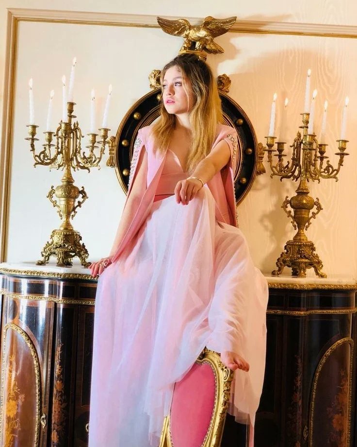 lovxkarol's tweet photo. Princesa 💗 https://t.co/ikNJum2vrv