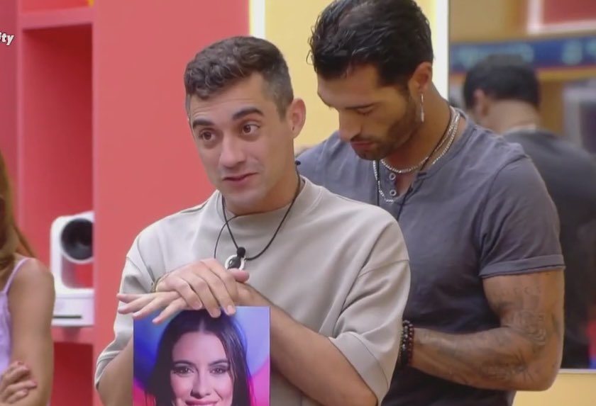 soniab106's tweet image. …….
Javier BRAVO👏🏼👏🏼👏🏼👏🏼

#GHVIP20 #GHVIPUH1