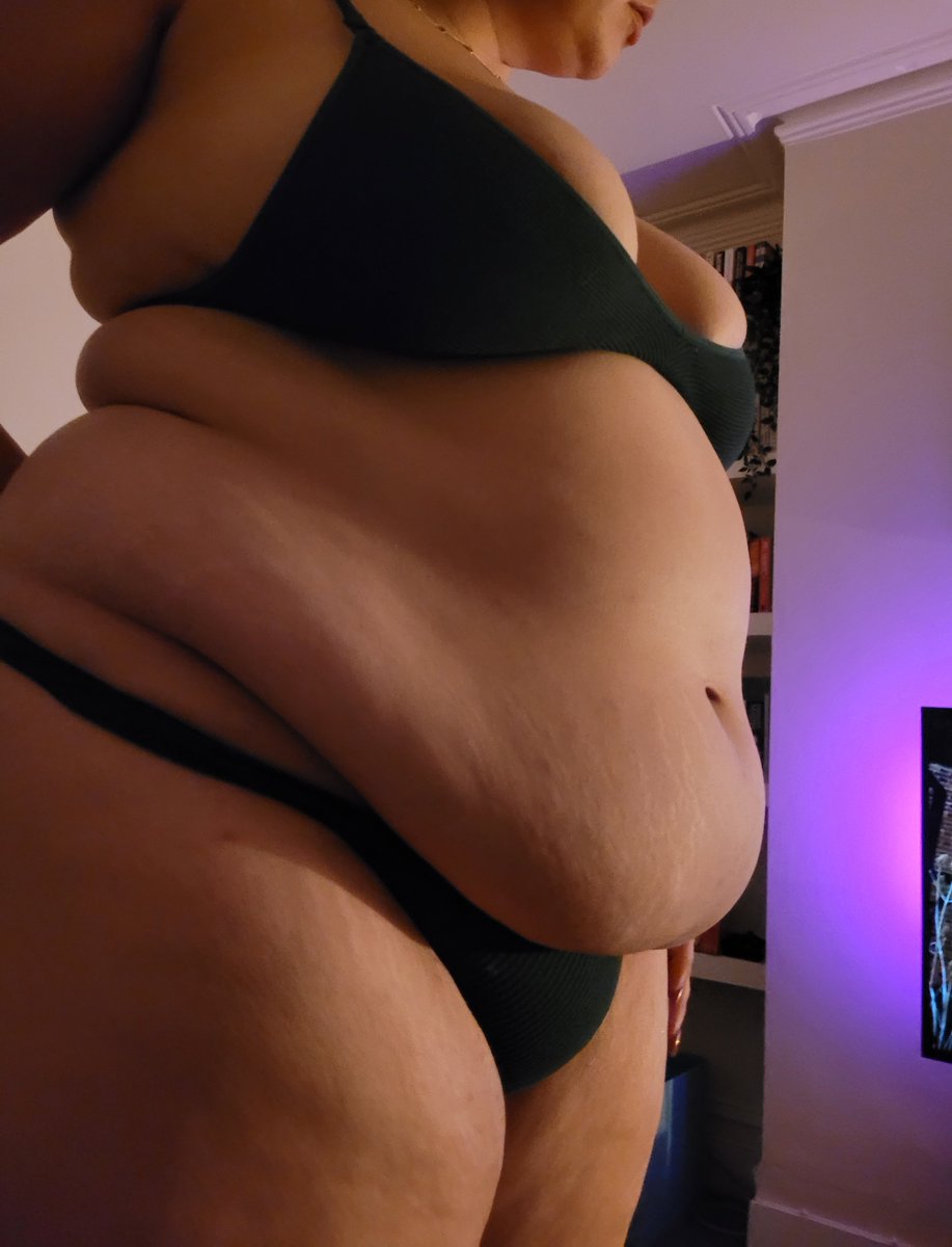 ChubbyChelsea1's tweet photo. i feel so big rn...

#feedee #feedeegirl #feedeebelly #feedismkink #feedeegainer #fatgirl #bigbelly #bigbellygirl #bigbellygirls #fatbellyplay #fatbellyfetish #fatbellygirl #fatfetish #fatfetishism #wg #weightgain https://t.co/qcVB6jqK4T