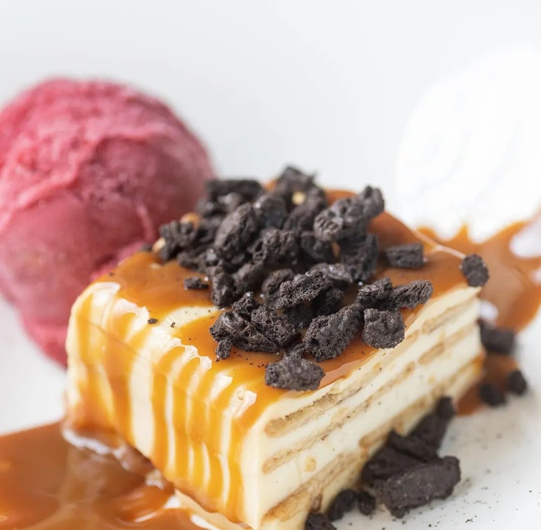 mesoncasapaco's tweet photo. Siempre hay que dejar un hueco para el postre y sobretodo con estas calores. 

Llámanos y haz tu reserva, te esperamos como siempre en C|Bami 15-17.
Reservas - 954237504

#mesonsevillano #casapacobami #sevillania https://t.co/4QzU3gKcHh
