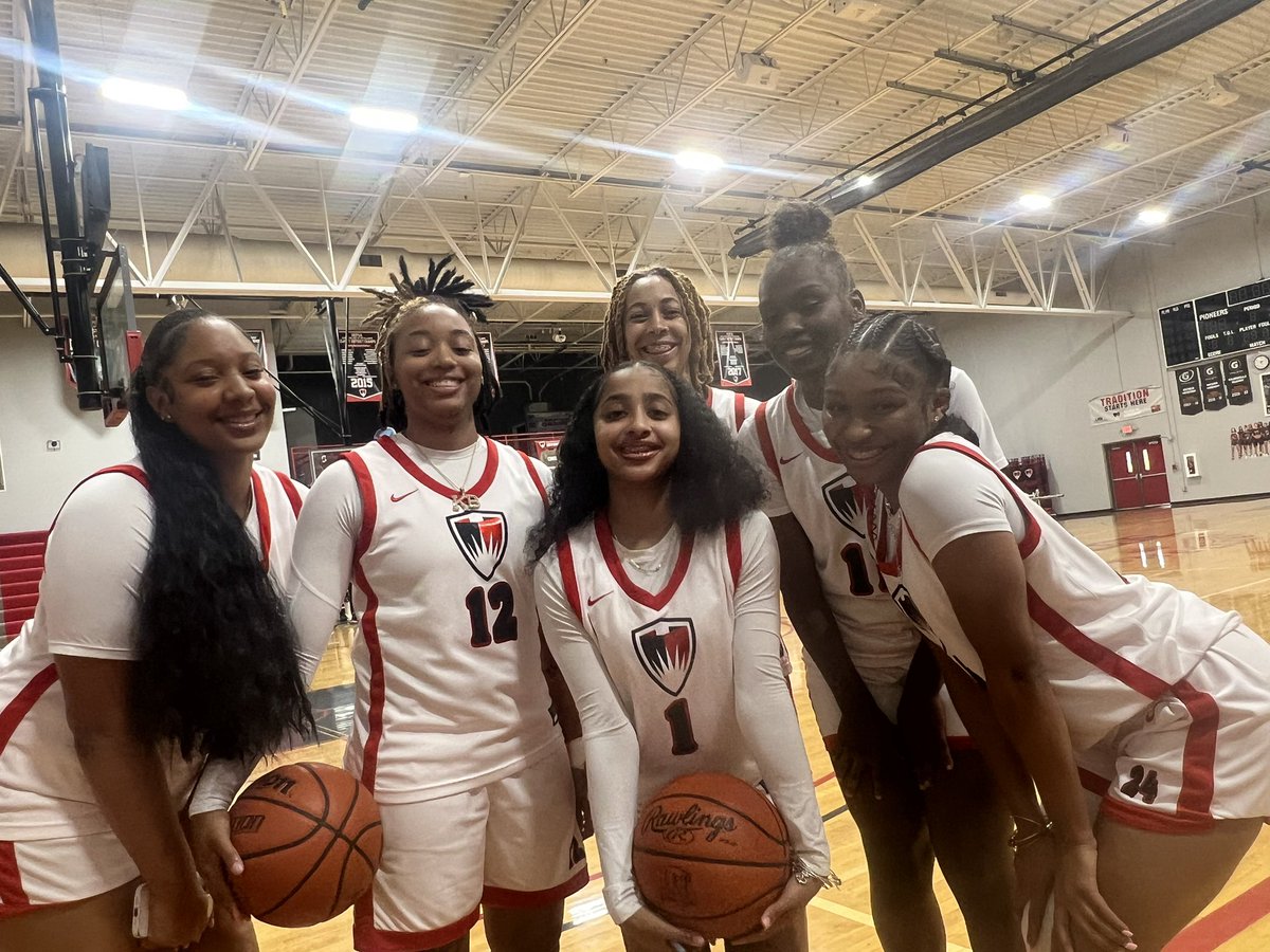 DetroitEdisonGB's tweet photo. Seniors getting ready!!!! WinnersWork #TeamDEPSA https://t.co/hg7crMYWNA