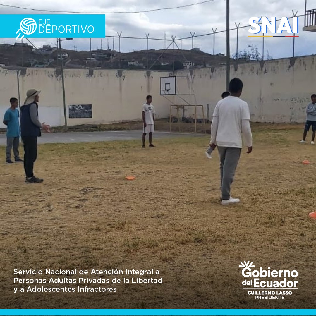 SNAI_Ec's tweet photo. 🔵#EjeDeportivo | #CAIIbarra

#Zona1 | Adolescentes participan en actividades de índor fútbol, como parte de sus medidas socioeducativas privativas de libertad. Los lunes y jueves ensayan esta disciplina con instructores de @DeporteEc. https://t.co/RbwO7YVmqO