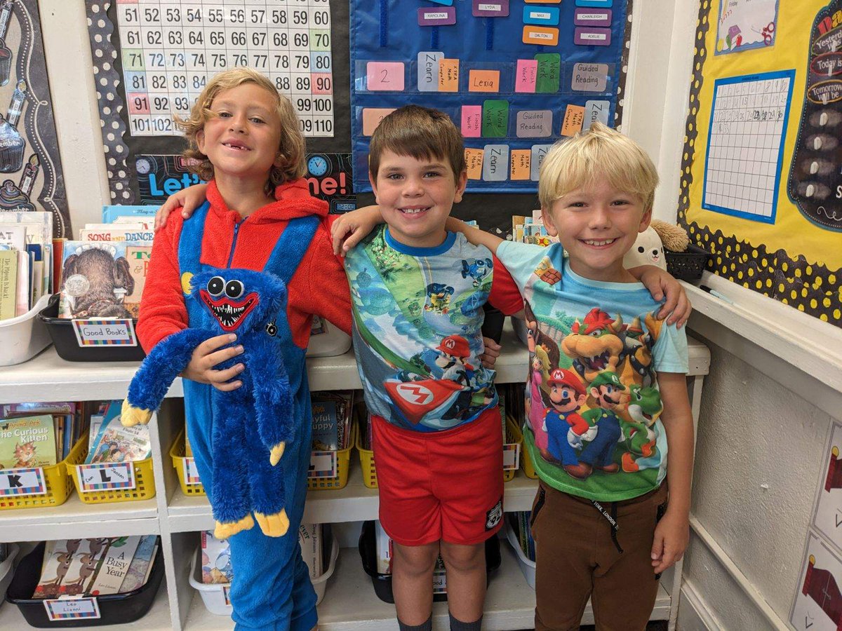 wigginsecond's tweet photo. @WigginStreet was comfy, cozy today celebrating MVHS Homecoming with Pajama Day!  #wigginstkid https://t.co/d1rDIUPAFV