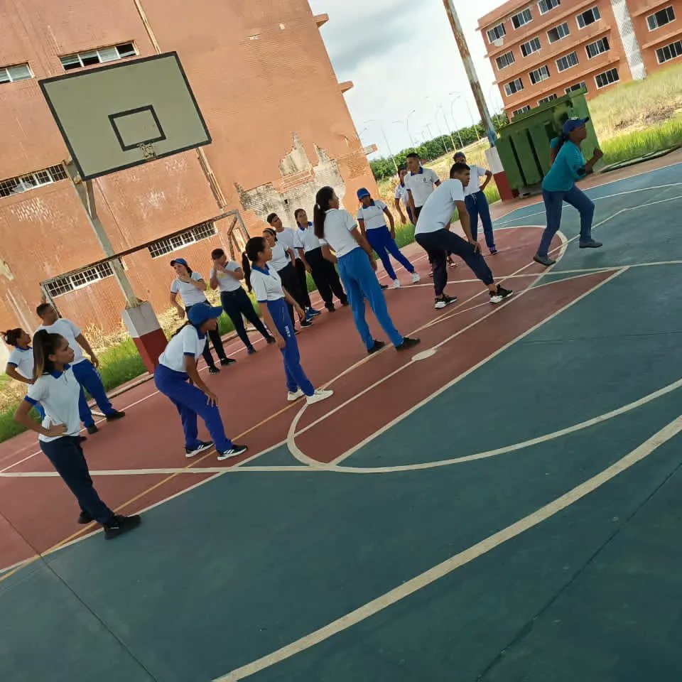 UnefaVrrOrienta's tweet photo. 2/2 realizó la 1ra act con el grupo de bachilleres regulares que integrarán  equipo del grupo estable en kikimbol 2-2023,con entrenamiento físico corporal, elongación y ejercicios que permitan fortalecer tu calidad de vida y mejorar las capacidades de hacer actividades cotidianas https://t.co/OH3BJK8eUa