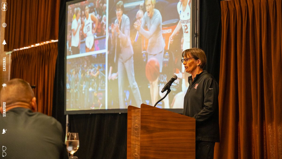 StanfordWBB's tweet photo. Lots of leadership in the room.

Tara recently had the privilege of addressing a United States Marine Corps gathering on campus at Stanford's Faculty Club.

#GoStanford x #USMC https://t.co/zU8HLzd3gY
