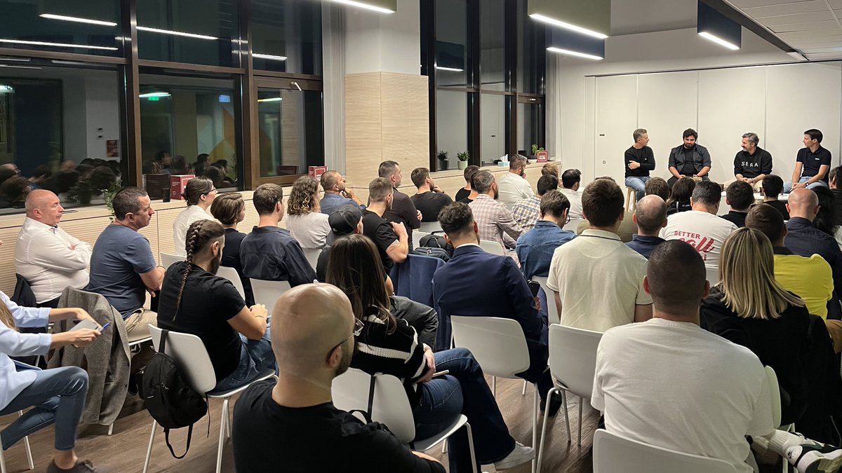 👀Spotted earlier this evening at our Fundraising 101 Meetup: Florin from @veridiondata, Cristian from sera.ag, & @bogapostol from @NestorUpHQ talking about their #fundraising journeys w/ @bogdaniordache. Thank you for all your great Qs! A @how_to_web side event.