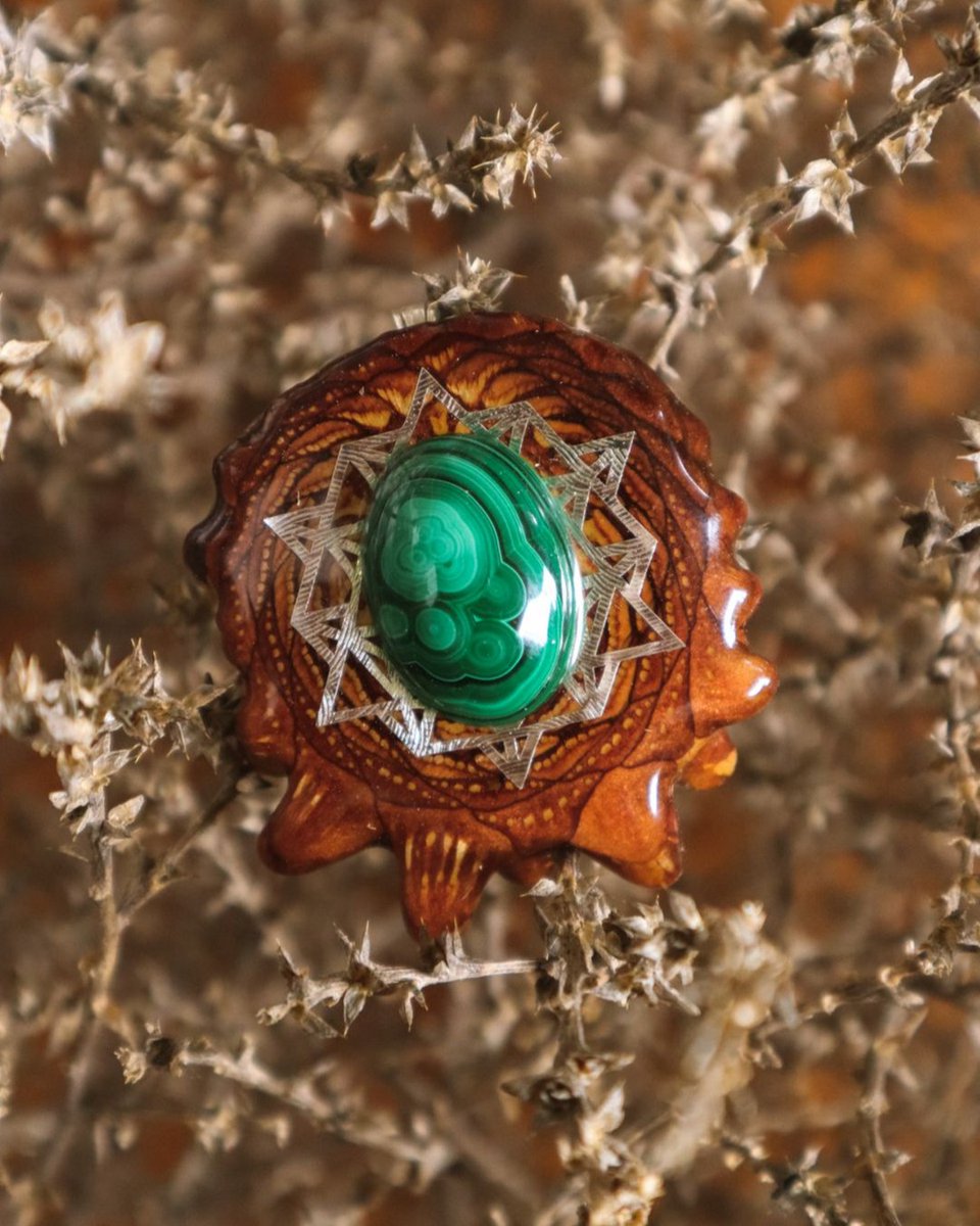 3rdeyepinecones's tweet photo. Malachite is considered to be one of the most powerful stones for change and spiritual evolution, and is regarded highly for its ability to clear and activate all seven chakras. 💚🌈

 It is also said to be particularly useful for manifesting good fortune, prosperity, abundance, https://t.co/ZKAsekG5Ay