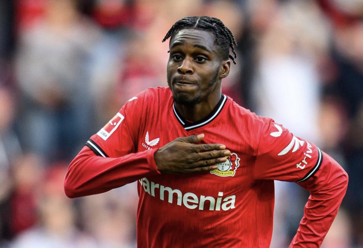 FabrizioRomano's tweet image. 🚨 EXCLUSIVE: Jeremie Frimpong set to accept new long term deal proposal from Bayer Leverkusen.

Understand Dutch right back expected to sign new contract valid until June 2028, deal being sealed right now.

Many clubs keep tracking Frimpong but he’s set to accept Bayer proposal.