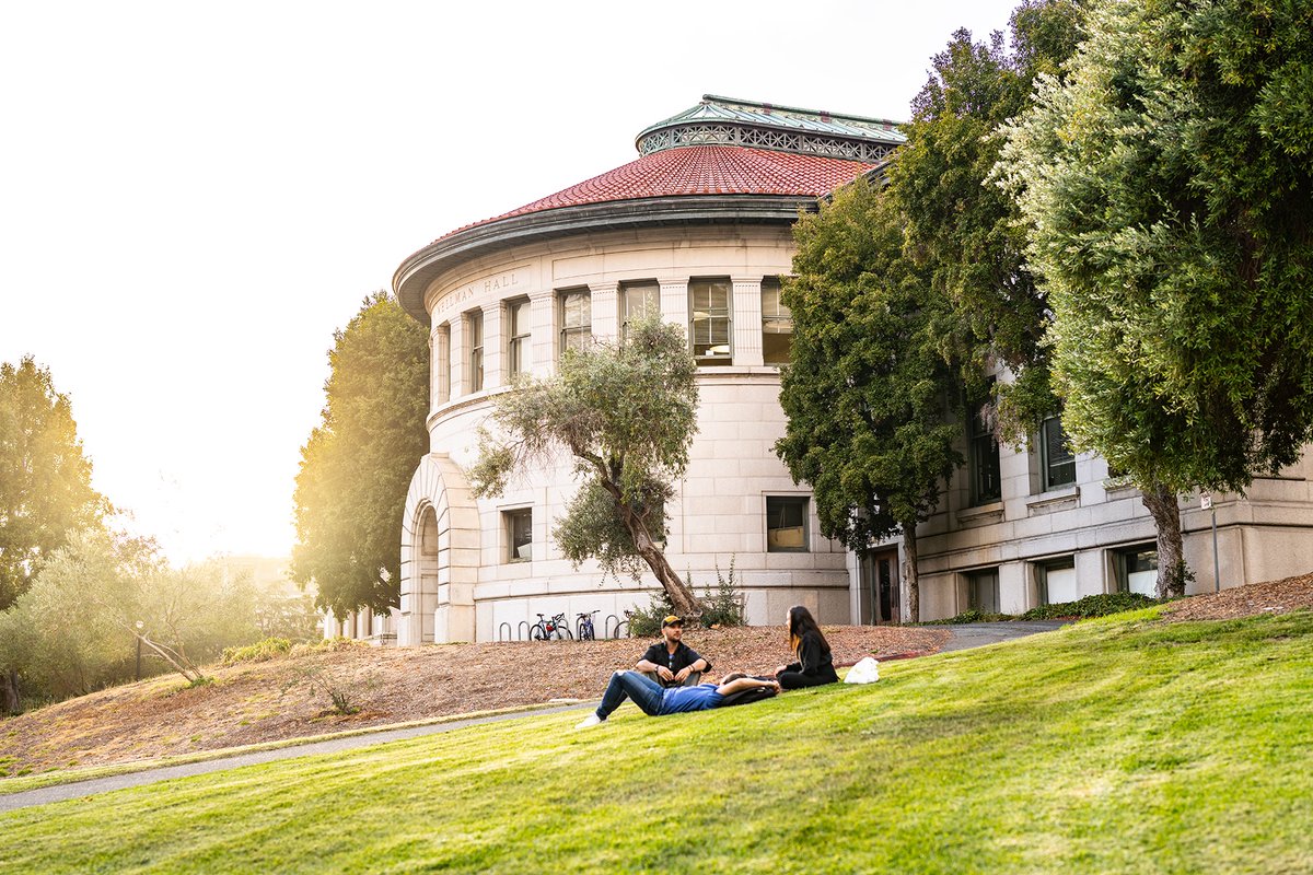 Wellman Hall in all its glory. 😍 

Designed by John Galen Howard and added to the National Register of Historic Places in 1982, this building was named after Harry Wellman, professor of agricultural economics and acting university president in 1967.

#berkeleypov @UCBerkeley