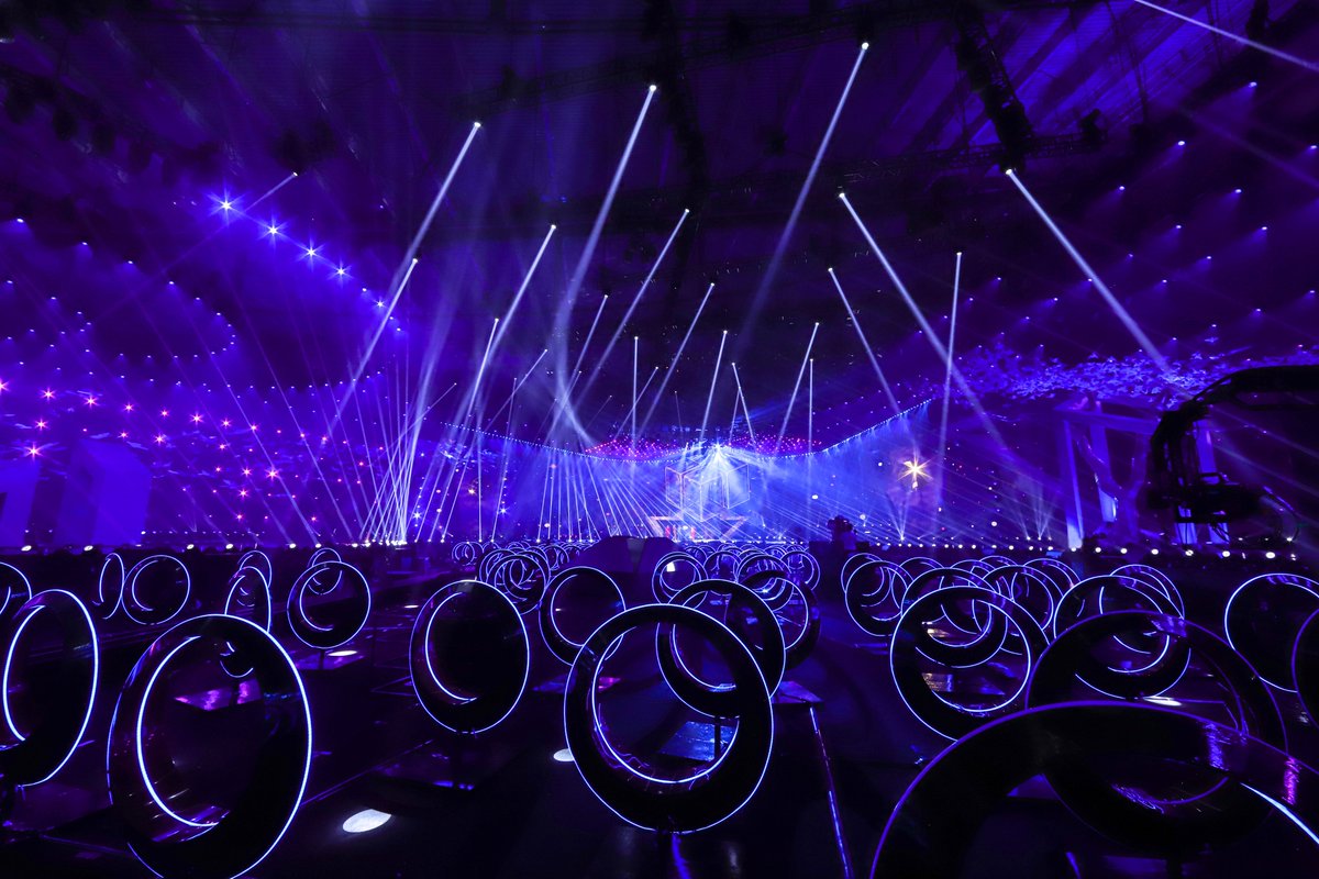 VitaMotus's tweet photo. 🌿 For Pin Duo Duo’s 6.18 awards, we blended nature &amp; tech, creating a stage with 2.5K+ sqm of LED &amp; a sculptural tree 🌳, all tailored for a socially-distanced audience in swings. It was a symphony of AR overlays &amp; dynamic lights! 🌟 #DesignTheFuture #VitaVault #PinDuoDuo https://t.co/mkGdHQdHlo