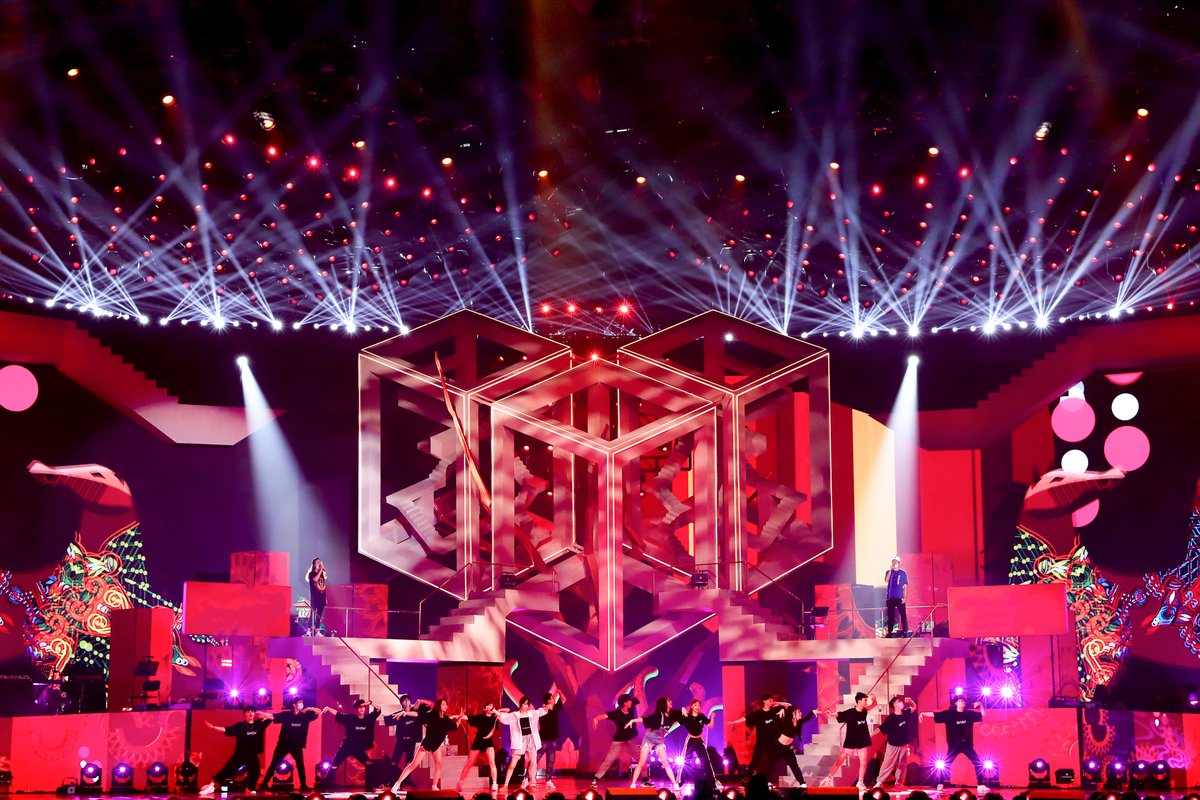 VitaMotus's tweet photo. 🌿 For Pin Duo Duo’s 6.18 awards, we blended nature &amp; tech, creating a stage with 2.5K+ sqm of LED &amp; a sculptural tree 🌳, all tailored for a socially-distanced audience in swings. It was a symphony of AR overlays &amp; dynamic lights! 🌟 #DesignTheFuture #VitaVault #PinDuoDuo https://t.co/mkGdHQdHlo