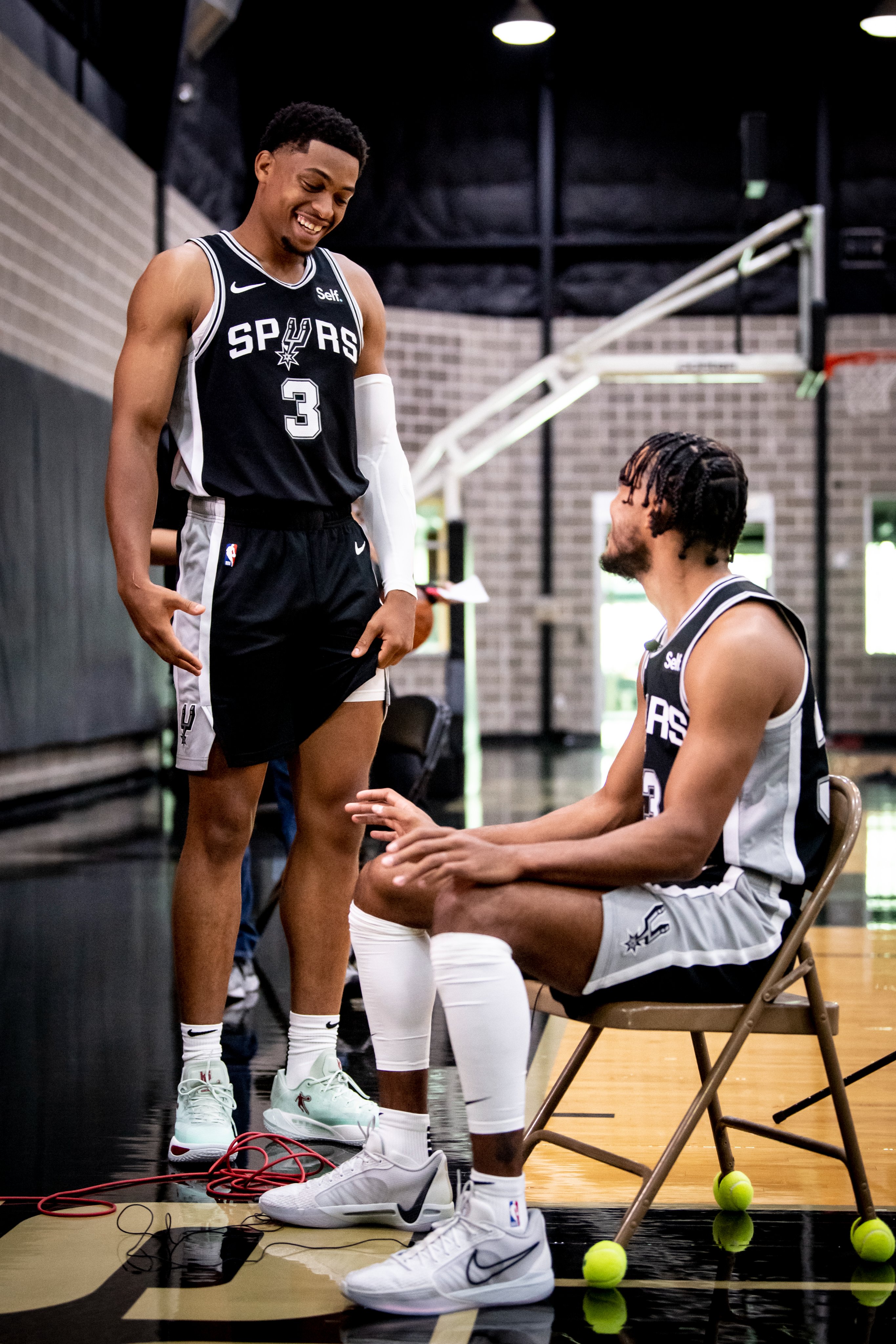 Sandro Mamukelashvili re-signed with the San Antonio Spurs for 1