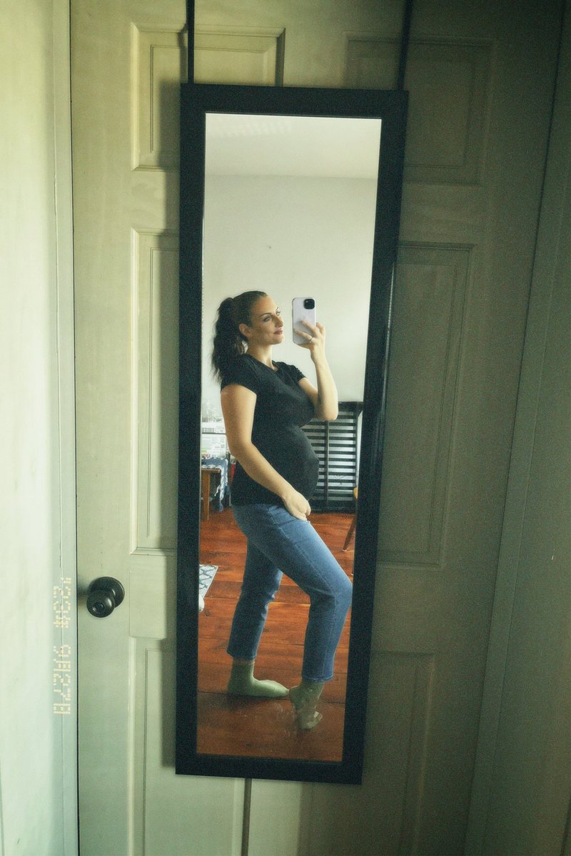 victorialee_b's tweet photo. 24 weeks 🩷 with my baby girl https://t.co/LiNlL7Wghg