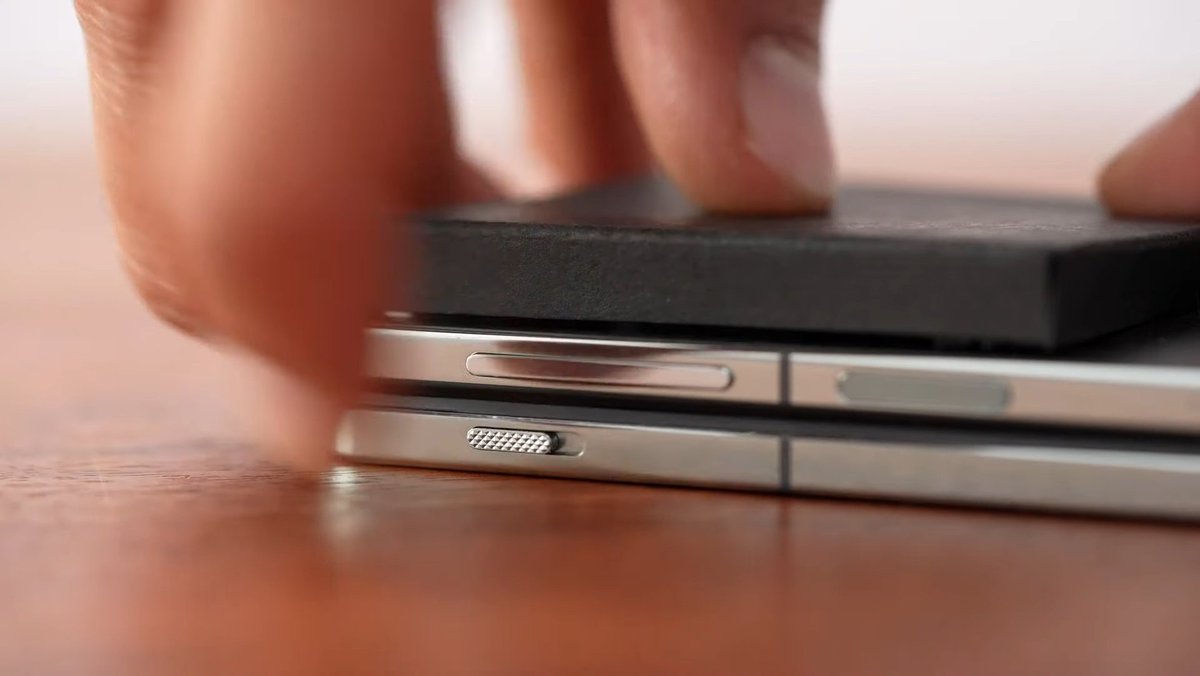 technoguy545's tweet photo. OnePlus Open Foldable early device.
OnePlus built OnePlus open jointly with Oppo.
OnePlus has 37% less crease compared to other foldable devices.
OnePlus Open comes with an alert slider.
#OnePlus #OnePlusOpen #OnePlusFoldable https://t.co/qtdNU6xwZQ