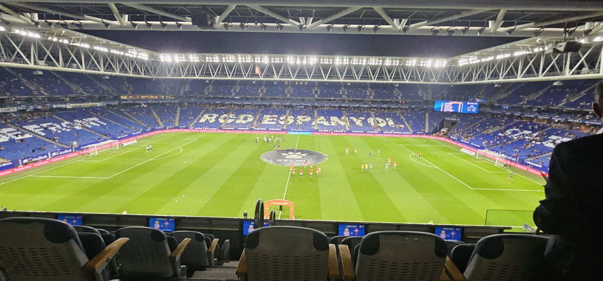 Honor a nuestros valientes que se desplazaron a Barcelona... y un lunes.