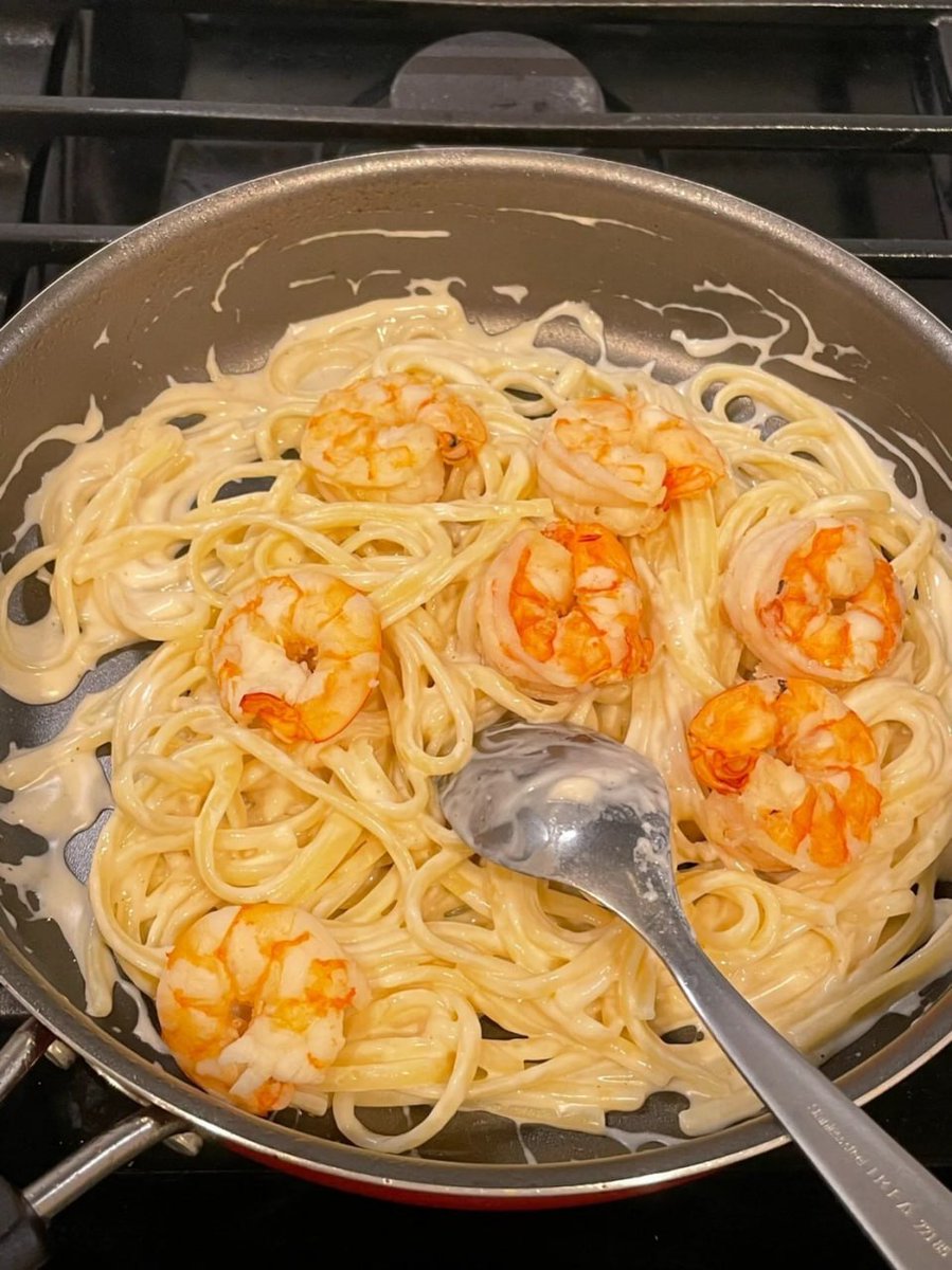 Noely0109's tweet photo. #MondayMotivation   Today's food is shrimp fettuccine. https://t.co/YuffGWrL5U