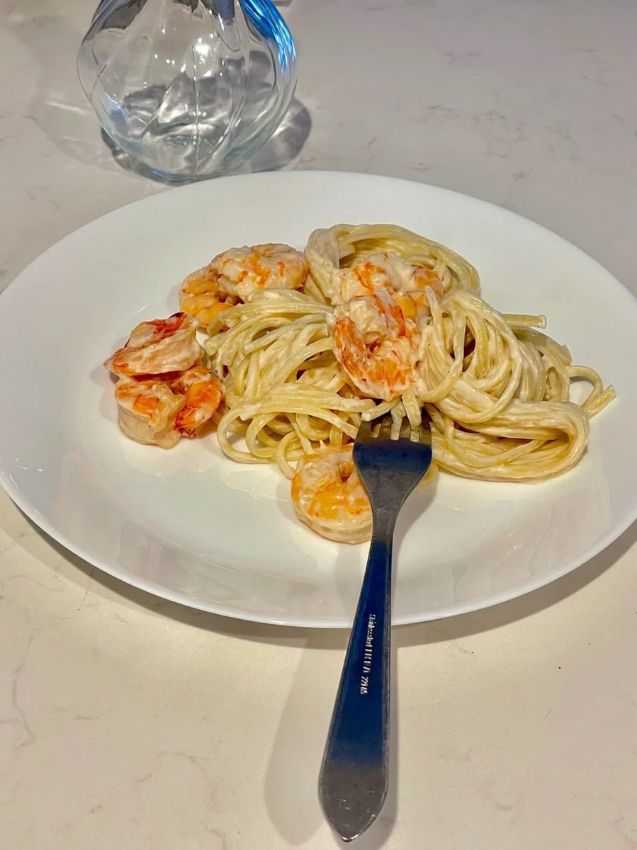 Noely0109's tweet photo. #MondayMotivation   Today's food is shrimp fettuccine. https://t.co/YuffGWrL5U