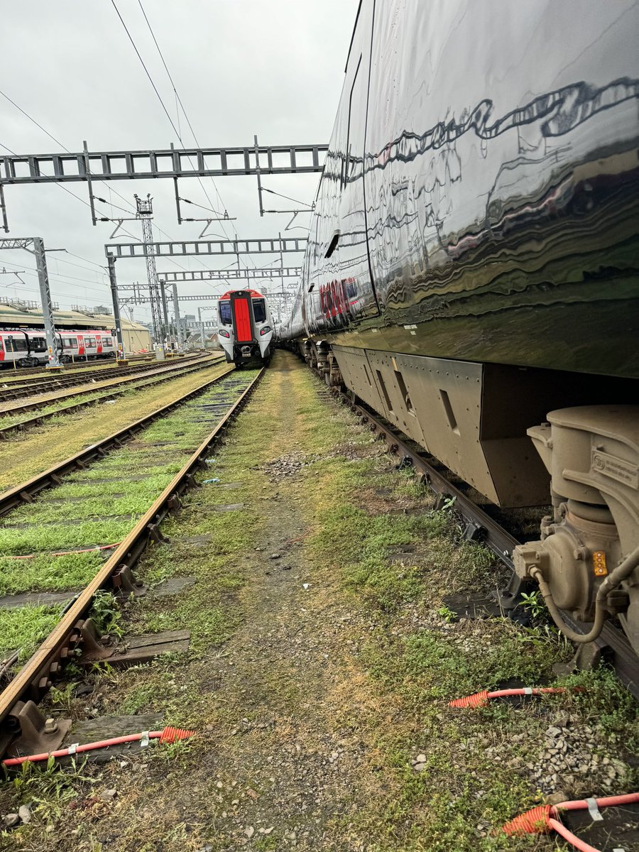 TheManW1thNoTan's tweet image. Been doing some training today so I can work the one on the right, lots to learn about this monster!!
#trainguard #ironroad