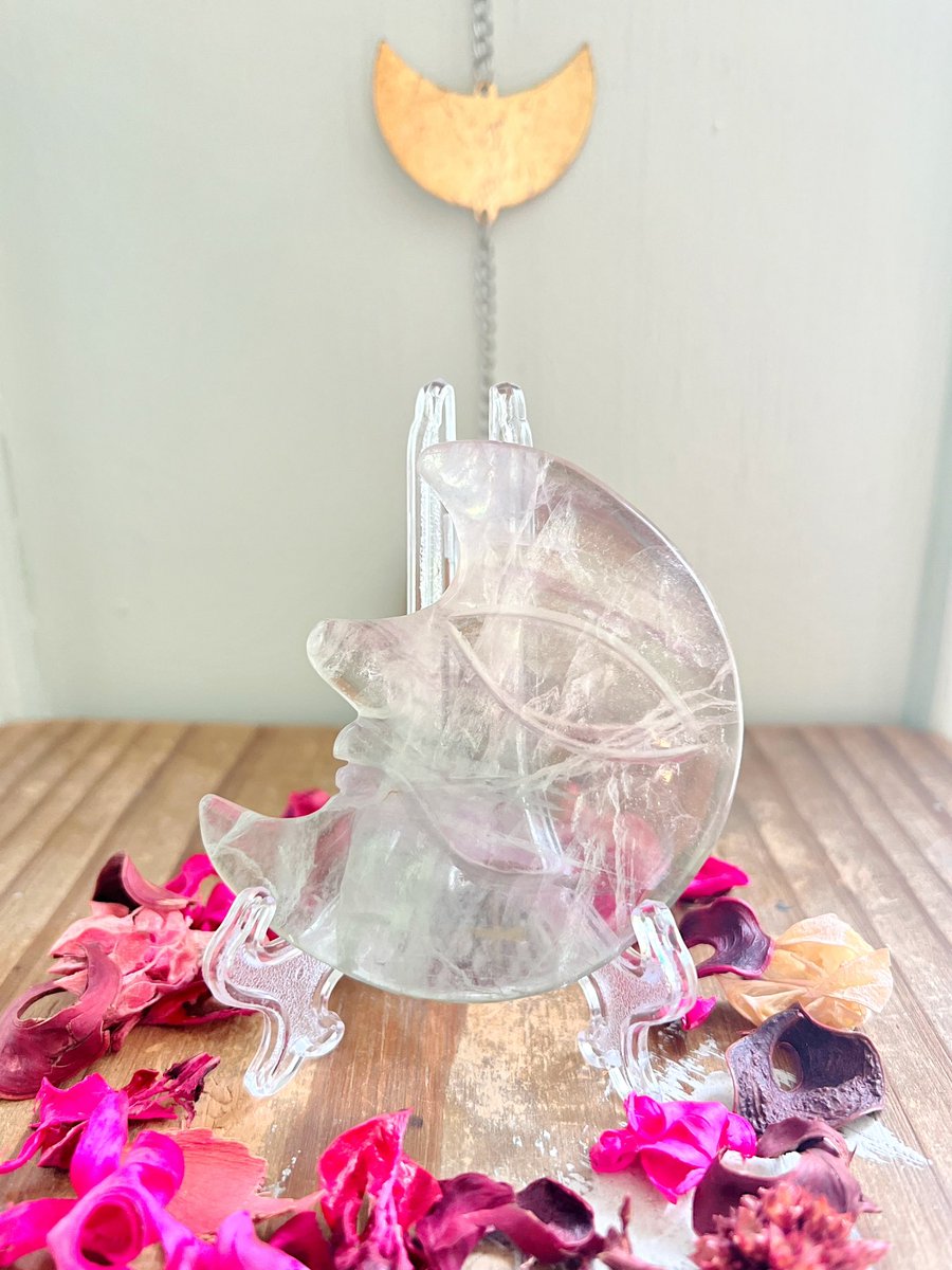 Annabtlouise's tweet photo. Want to support a small woman-owned business and love crystals!? Look no further, Rose and Quartz has ya covered!

You can get Free Shipping w/ $75 and up using code FREE

VIDEOS🧵⬇️

📸: Malachite, Rainbow Moonstone, Star Rose Quartz, Fluorite

https://t.co/cxknqFONvc comes with a gift & sale/next day ship!🤍✨