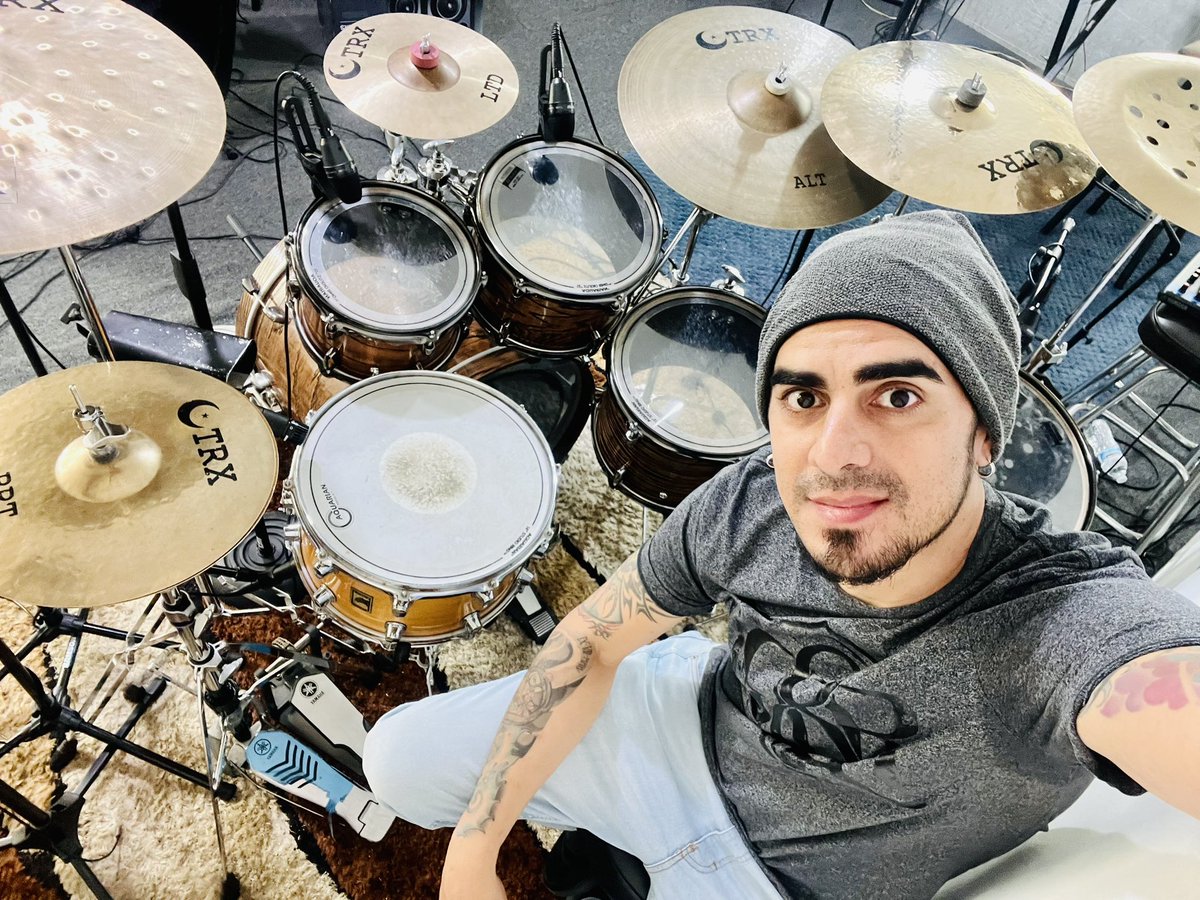 Hoy sesión en Gomez Estudio para unos camaradas! 
#trxcymbals #trxcymbalsmexico
#cymbals 
#drumcymbals #drummer #drummerlife 
#highcontrastcymbals
#youngturks
#playbyyourownrules
#montanobaquetas
#yosoymontano #aquariandrumheads 
#drums #studio #yamaha #drumkit  #ringshox