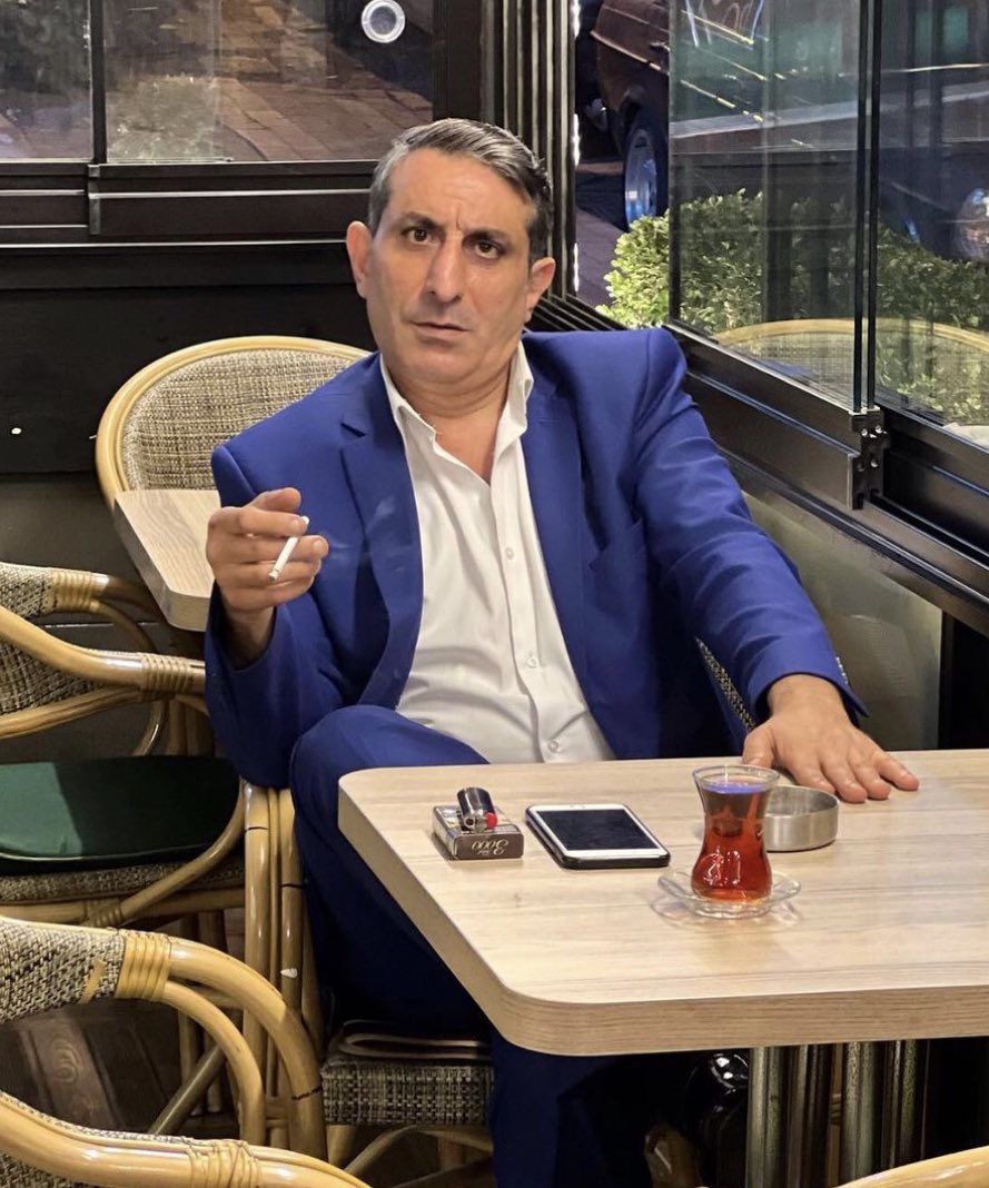 Okuldaki profesör: Sizler geleceğin edebiyatçıları, sanatçıları olacaksınız 
Ben: he 😴 😴😴
Sanayideki usta: Kardeşim araçların genelinde bu sorun var fabrika bilerek yapıyor
Benim pür dikkat dinleyiş.