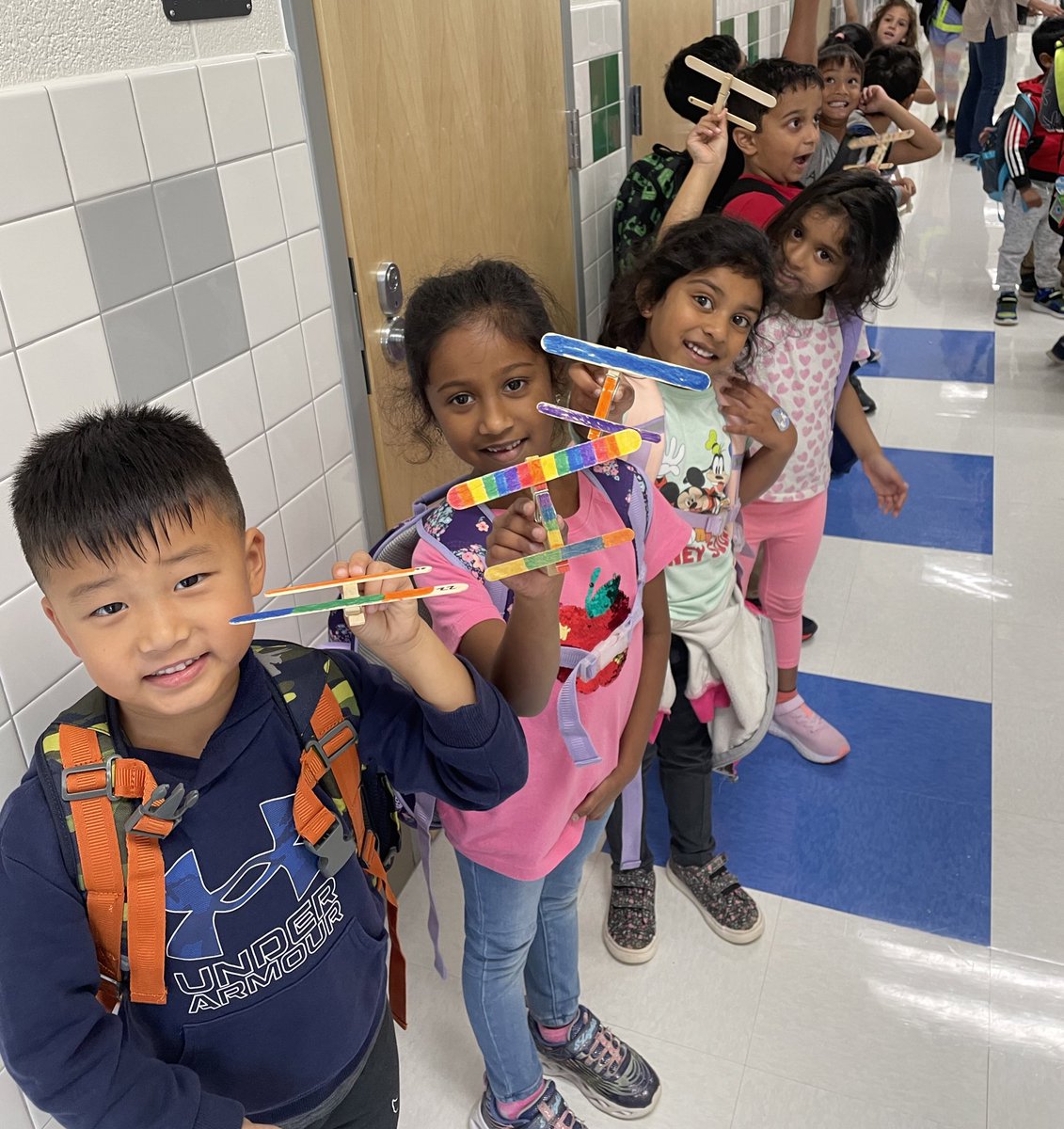 Ms_1stgrade's tweet photo. Ready for takeoff! ✈️ @GoshenPostES #GoGPEGators https://t.co/V3jR7HCuCg