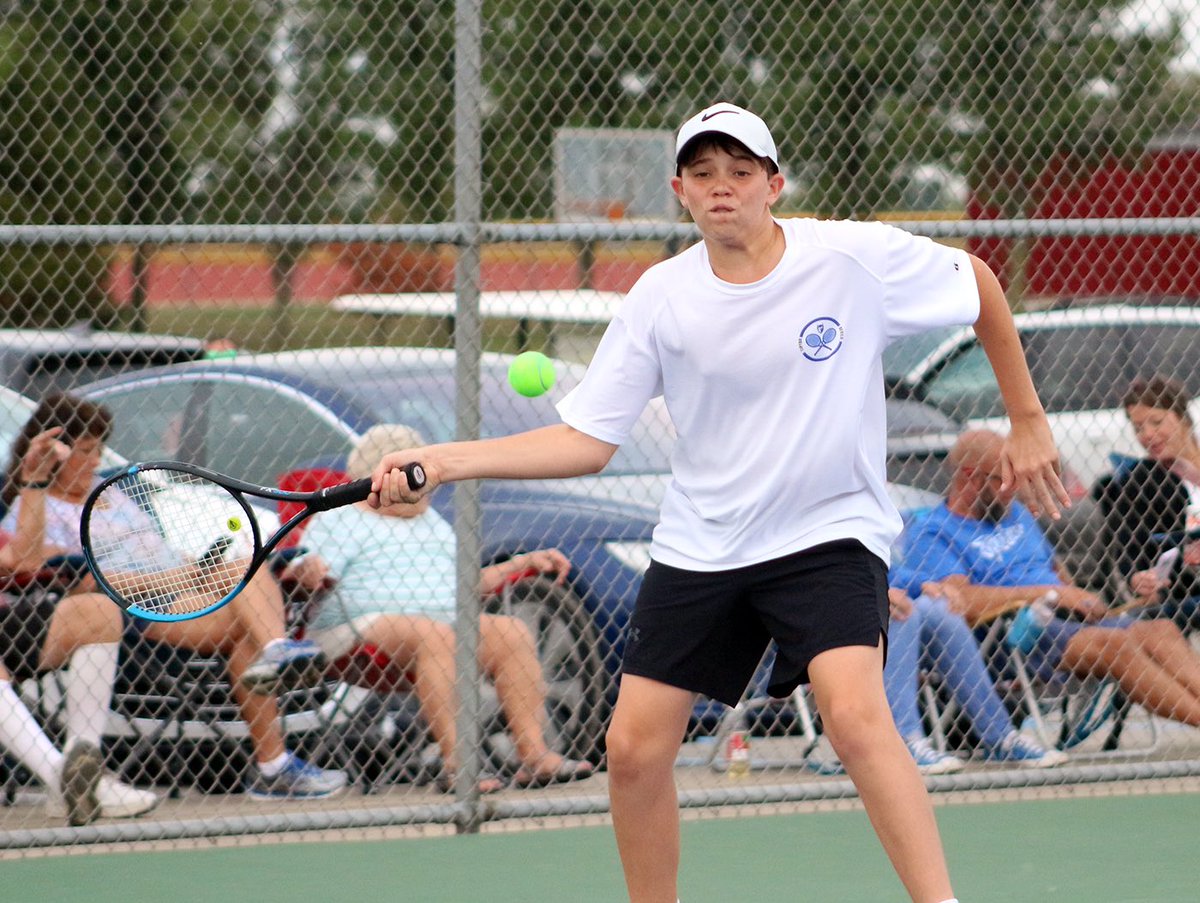 Sophomore Evan Coe will play in the Individual Sectionals tomorrow at Noblesville Tennis Complex! He’ll take on Yorktown’s 1 singles player at 4:45pm. Good luck Evan!