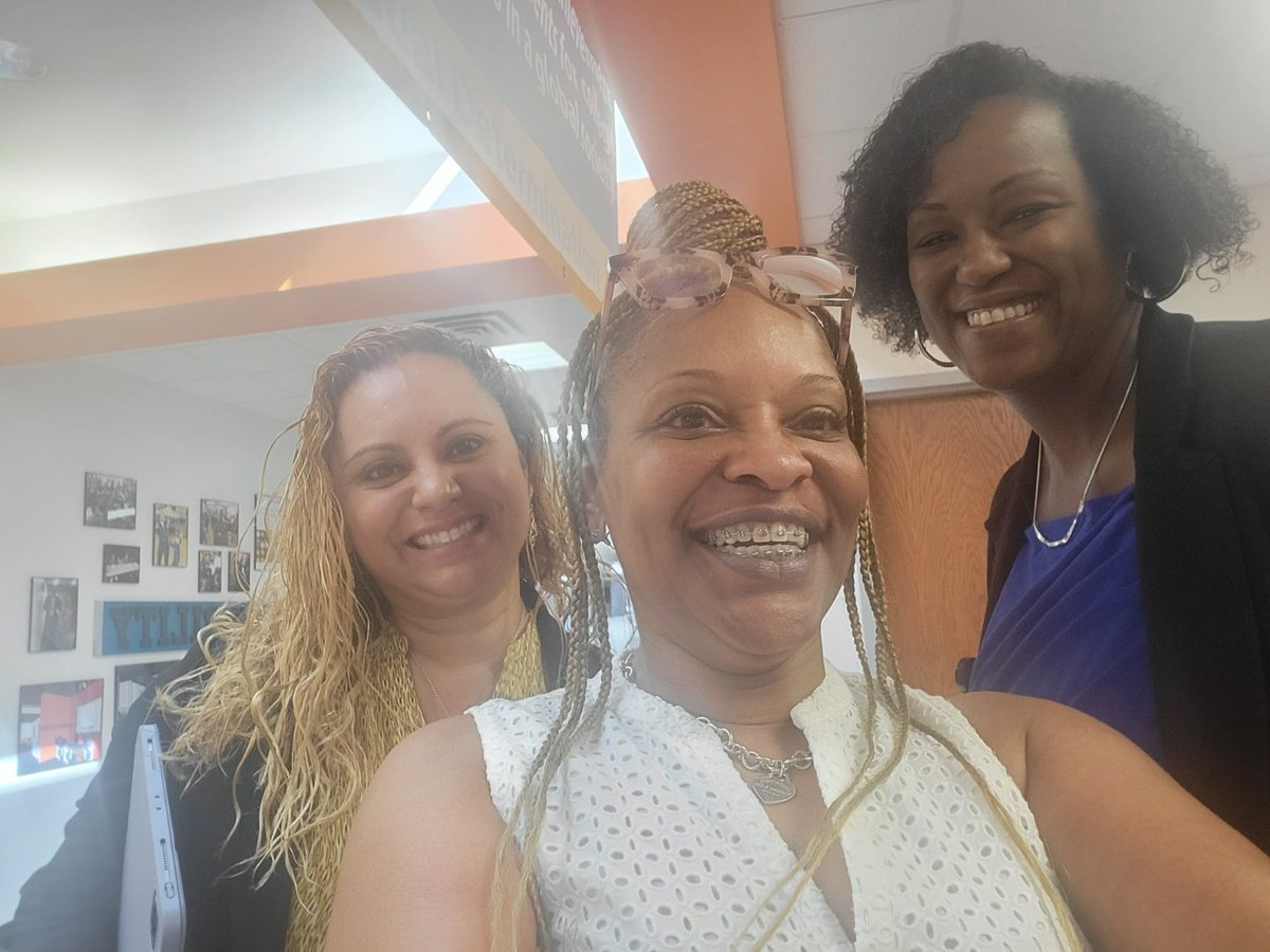 SmuSandra's tweet image. Region 5 SPED Instructional Specialist, Ms Hawthorne working with new teachers at New Tech! #SPEDStrong

@RichardKastl 
@ECasas2019 
@DallasISDSupt 
@RubyRamirezDISD