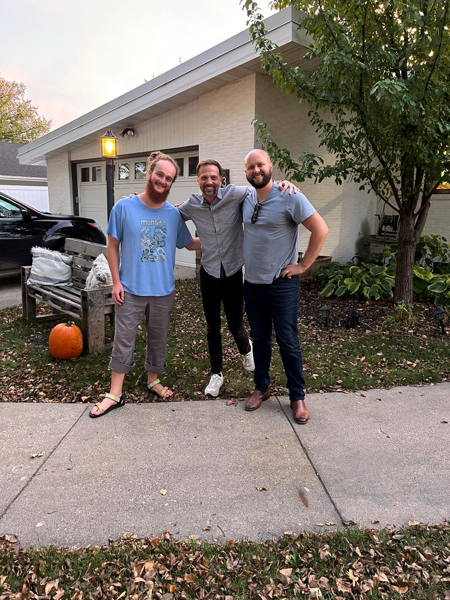The first-ever <a href="/chippdotai/">Chipp</a> offsite is live!

@HunterHodnett <a href="/ScottHoldman/">Scott Holdman</a> @Serjhunt_ARK and Andre are in Fargo to build the future of Chipp.

Day 1: Meet the Humans
-Past/Present/Future: Identify key moments in each

Day 2: Ideal Customer

Day 3: Strategy

Day 4: Roadmap

Tips?