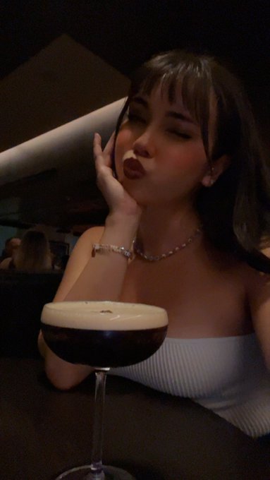 2 pic. Was feeling myself after an espresso martini 🍸💕 https://t.co/5aDRqzIysK