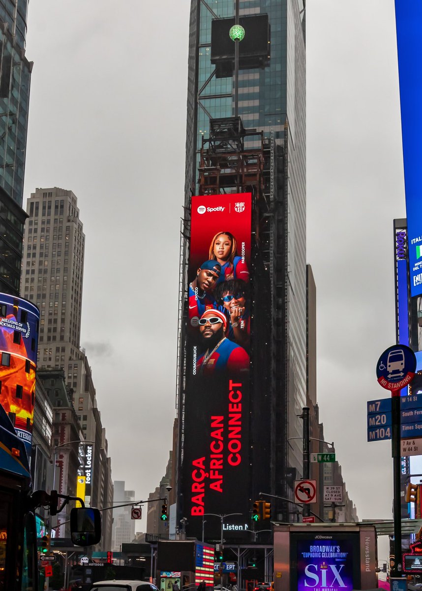 FCBarcelona's tweet photo. Blaugrana Square, NY 📍

@SpotifyAfrica 🤝 https://t.co/XW1SOzau7I