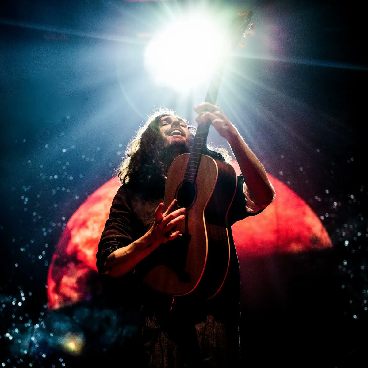 New York, I struggle to find the words… Thank you to everyone for the incredible support I felt at <a href="/TheGarden/">MSG</a>. I can’t wait to come back. Sharing the stage with my Dad for the first time was a very special moment, thank you for letting me share it with you. 

📸 <a href="/ruthlessimagery/">Ruth Medjber 📸⚡</a>