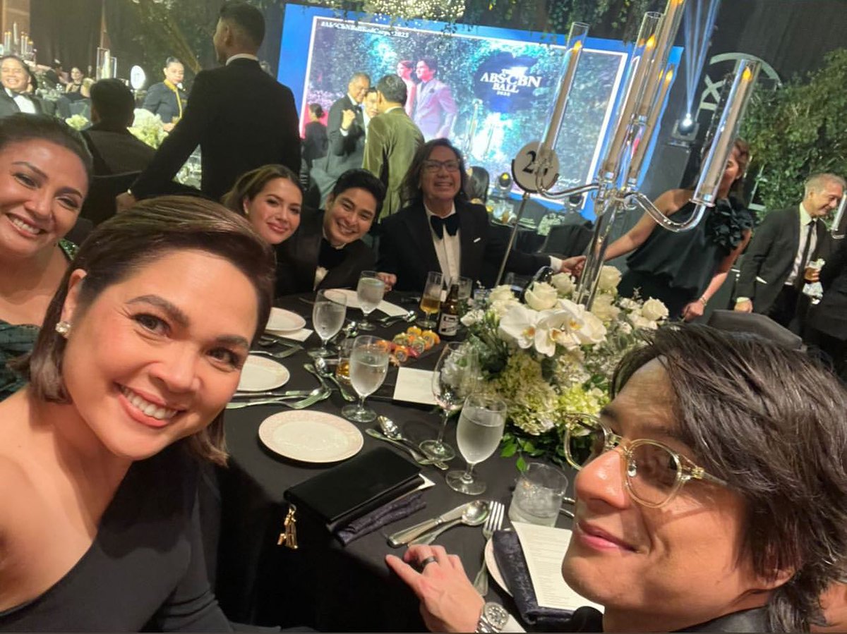 inquirerdotnet's tweet photo. ALL-STAR SELFIES ✨

LOOK: Judy Ann Santos took to Instagram Story to share her star-studded selfies featuring her husband Ryan Agoncillo, and their fellow actors Maricel Soriano, Cherry Pie Picache, Jodi Sta. Maria, Coco Martin, Julia Montes, Amy Perez, Mylene Dizon and Agot Isidro. | 📷: Santos/Instagram Story

For more entertainment stories, visit https://t.co/ekqey0CkGU